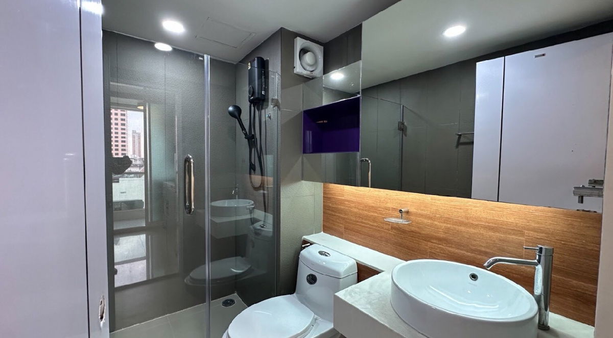 picture Chateau In Town Phahol                        11 - 8/14