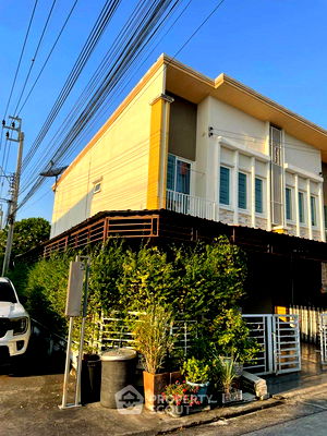 ทาวน์โฮม วิทยาลัยพยาบาลบรมราชชนนีศรีธัญญา : ทาวน์เฮ้าส์ 4-ห้องนอน ใกล้ MRT วงศ์สว่าง (ID 2602947)