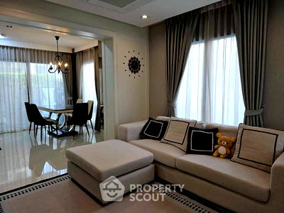 Townhouses for rent Bangkok : 3-BR Townhouse at Landmark Ekamai-Ramindra in Lat Phrao (ID 2565676)