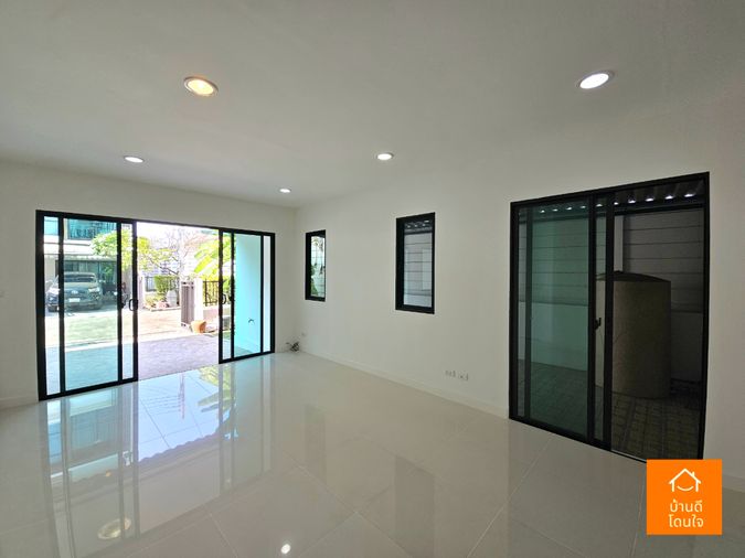 ขายโฮมออฟฟิศ 3 ห้องนอน 149 ตร.ม. 33 ตร.ว. บ้านกลางเมือง นวมินทร์ 42