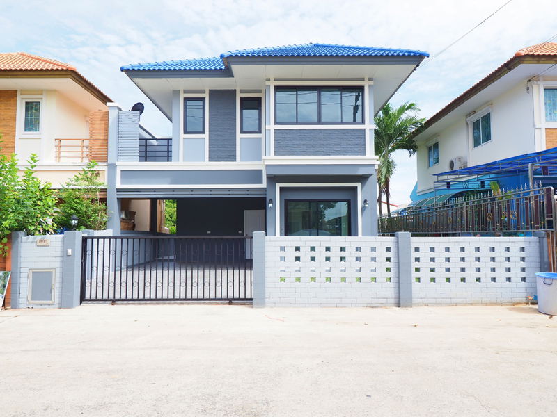 ขายบ้านแฝด : 🔥 Clearance Sale บ้านแฝดรีโนเวทใหม่ หลังใหญ่ ถนนเมน ม.เติมรัก 3 บ้านกล้วย–ไทรน้อย