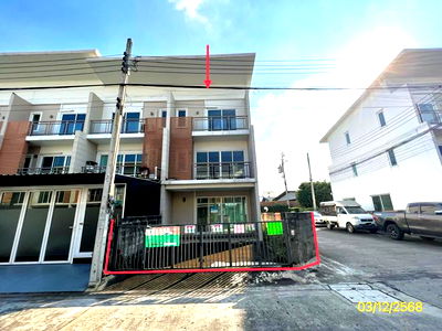 ทาวน์โฮม เขตบางเขน : ทาวน์เฮ้าส์ สำหรับขาย อยู่เย็น ดีลักซ์ ทาวน์ ท่าแร้ง เขตบางเขน กรุงเทพมหานคร