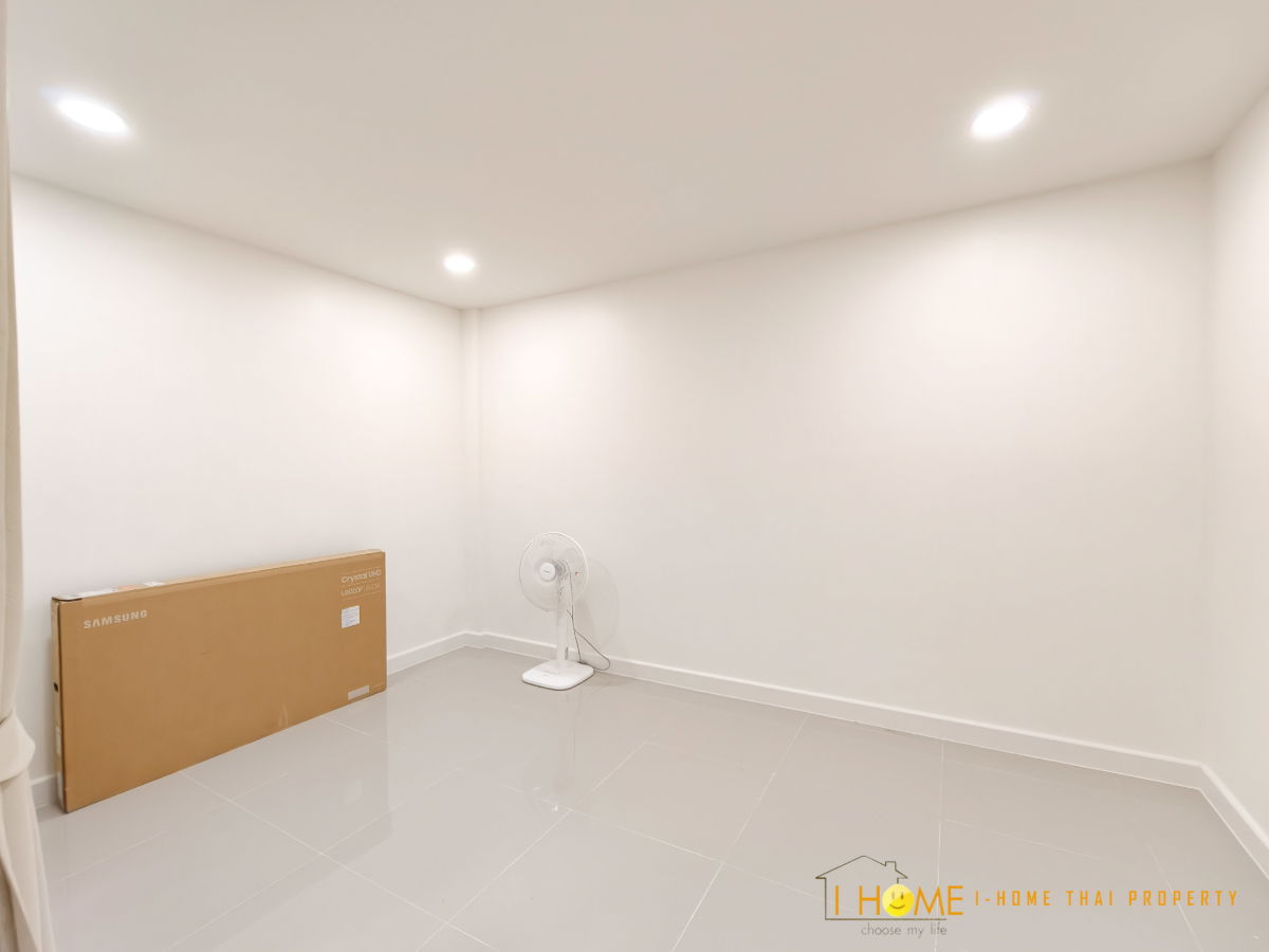 รูป ขายทาวน์โฮมสองชั้น   3 ห้องนอน 3 ห้องน้ำ 1 ห้องรับแขก 1 ห้องครัว   1-2  ที่จอดรถ - รูปที่ 18/38