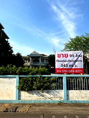 บ้านเดี่ยว ม.ศรีปทุม : คฤหาสน์โรมัน 40 ปี ที่ดินเกือบไร่ บนถนนหลัก ซอยวิภาวดี 42
