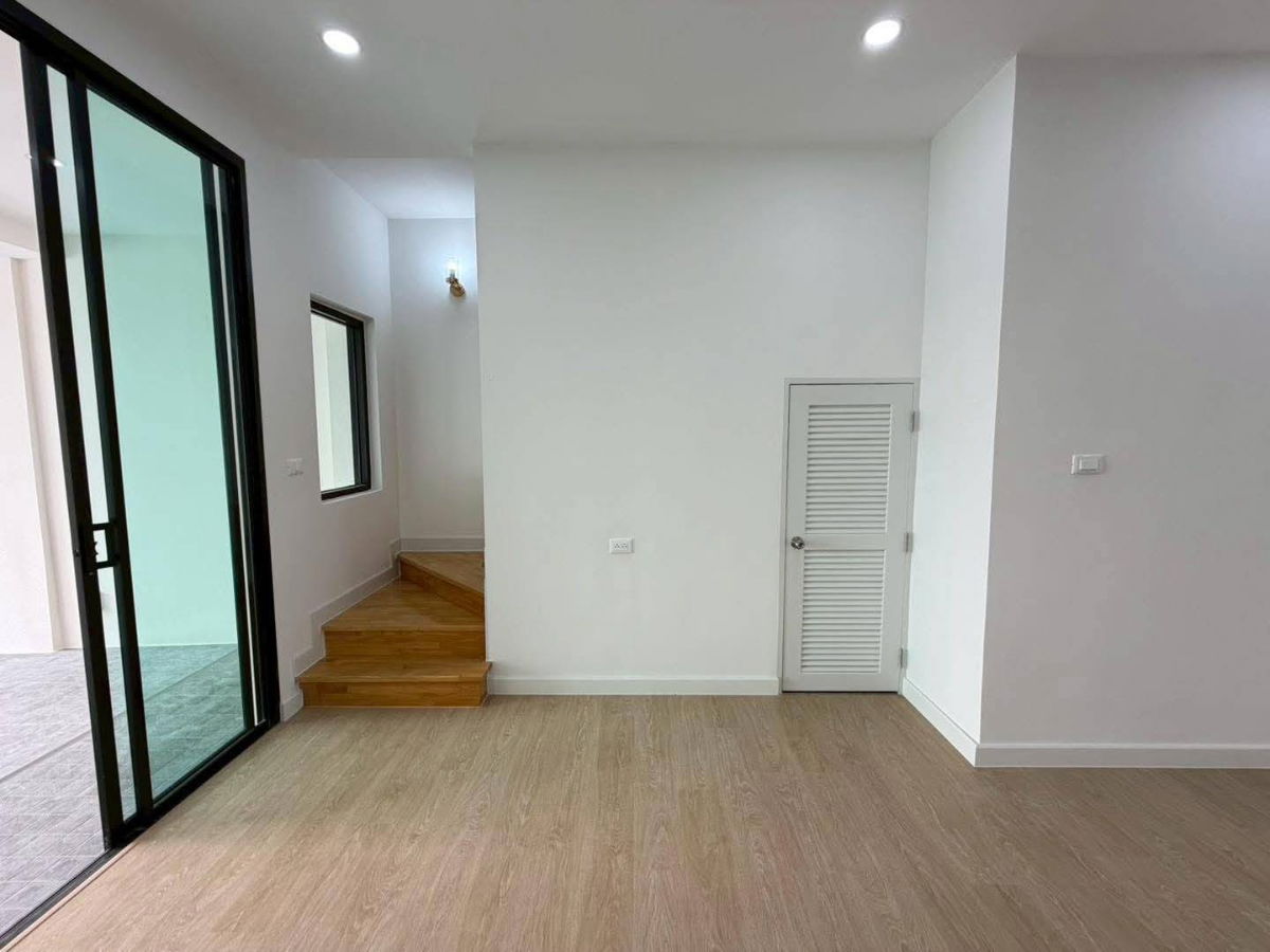 รูป ทาวน์โฮม3ชั้น ตกแต่งใหม่ โครงการซิกเนเจอร์ ถนนวัชรพล , ซอยวัชรพล 2 แขวงท่าแร้ง เขตบางเขน - รูปที่ 7/45