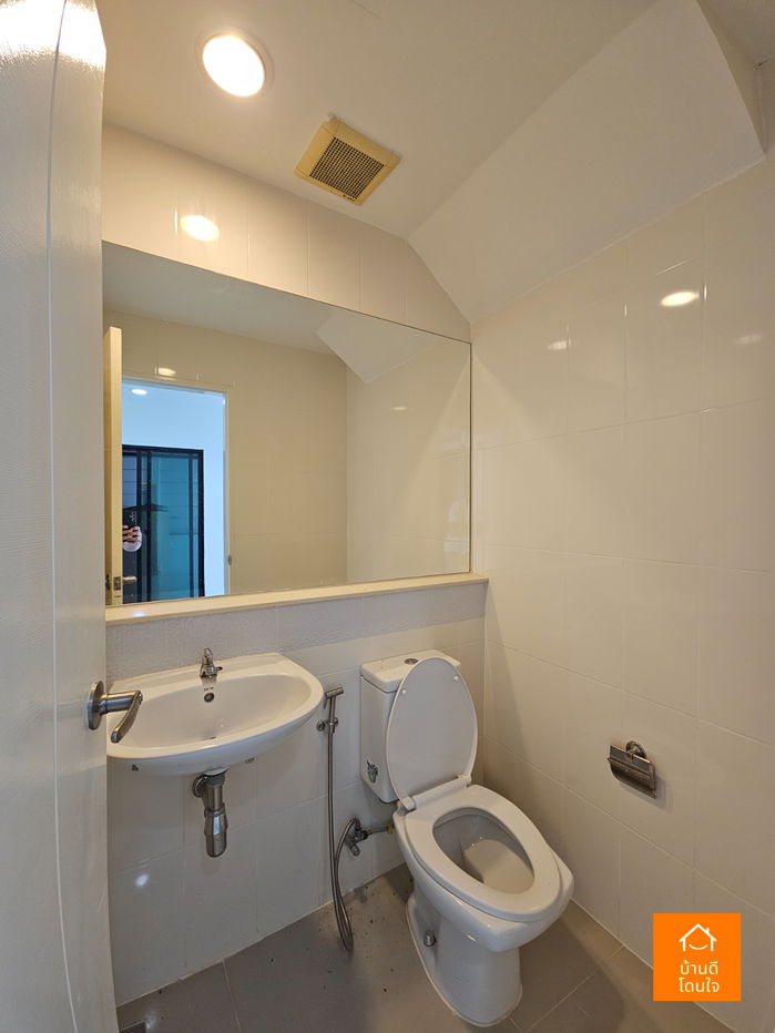 รูป ลดราคาพิเศษ บ้านกลางเมือง นวมินทร์42 (33 ตร.ว.) หลังมุม รีโนเวทใหม่สวย ใกล้เดอะมอล์บางกะปิ  - รูปที่ 18/37