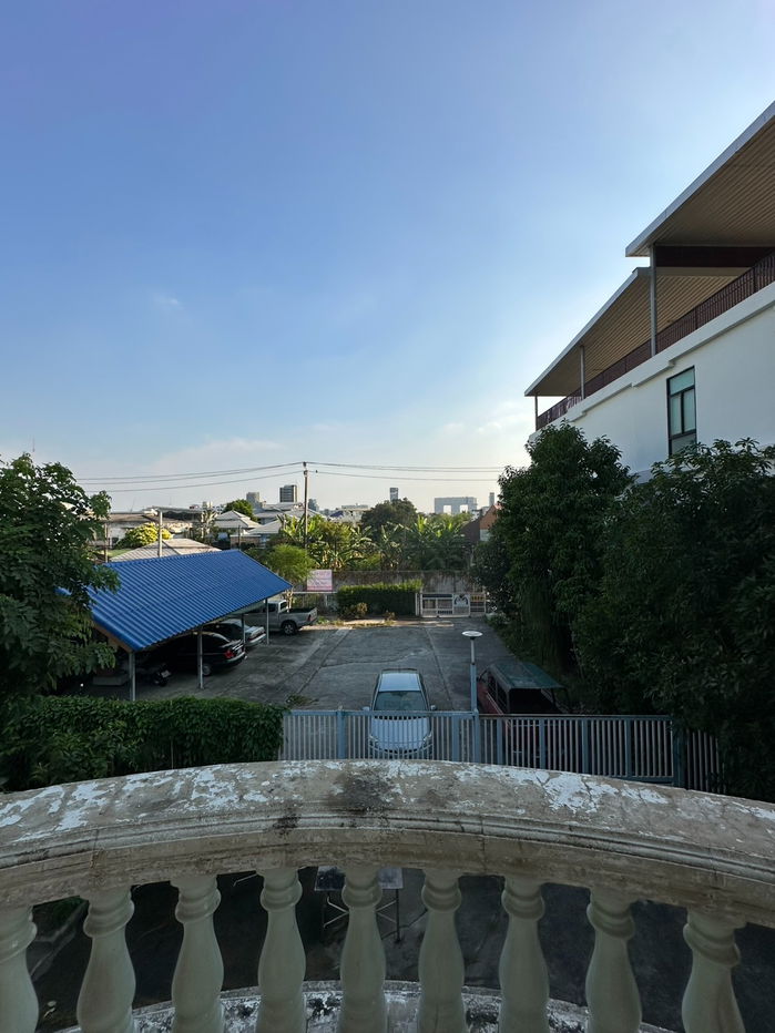 รูป คฤหาสน์โรมัน 40 ปี ที่ดินเกือบไร่ บนถนนหลัก ซอยวิภาวดี 42 - รูปที่ 38/42