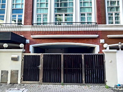Houses for rent One Bangkok : Townhouse for rent, 23 sq.wa., Baan Rama 4.
