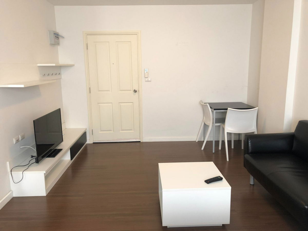 รูป 7900 บาท เจ้าของให้เช่า D Condo สาธุประดิษฐ์ 49  ตึกเอ ด้านหน้าทางเข้า วิวสะพานภูมิพล เฟอร์นิเจอร์ครบ - รูปที่ 3/8