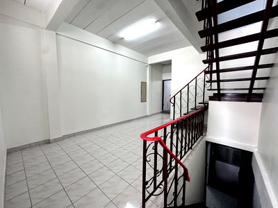 อาคารพาณิชย์ให้เช่า : ให้เช่าเดือนละ อาคารพาณิชย์ ซ วิภาวดี 37 ดอนเมือง ทำเป็นออฟฟิศ โยคะสตูดิโอ 