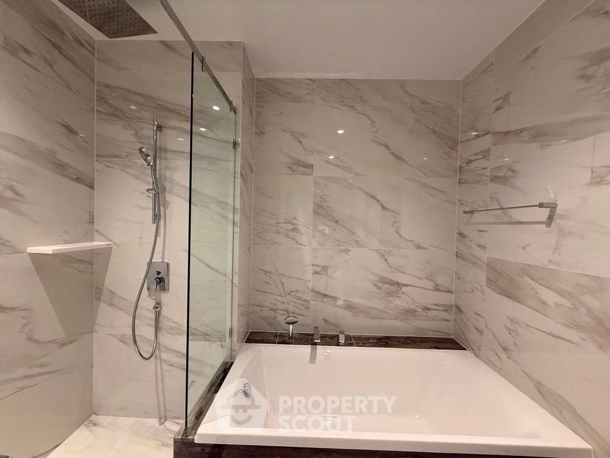 picture 3-BR Condo At Supalai Icon Sathon, High Floor 18-19, MRT Silom (ID 2614566) - 7/9