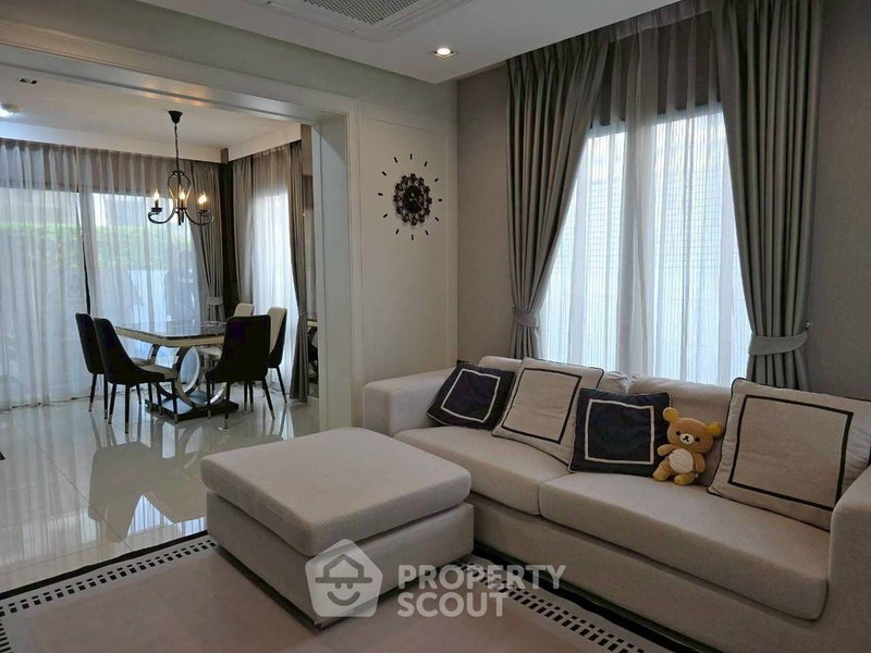Townhouses for sale : 3-BR Townhouse at Landmark Ekamai-Ramindra in Lat Phrao (ID 2565676)