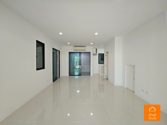 ขายโฮมออฟฟิศ 3 ห้องนอน 149 ตร.ม. 33 ตร.ว. บ้านกลางเมือง นวมินทร์ 42