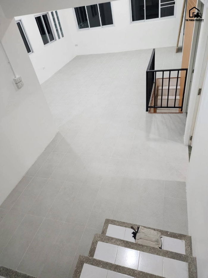 รูป บ้านรีโนเวทใหม่ 3 ชั้น ทำเลดีมาก ซ.ลาดพร้าว 130 - รูปที่ 8/11