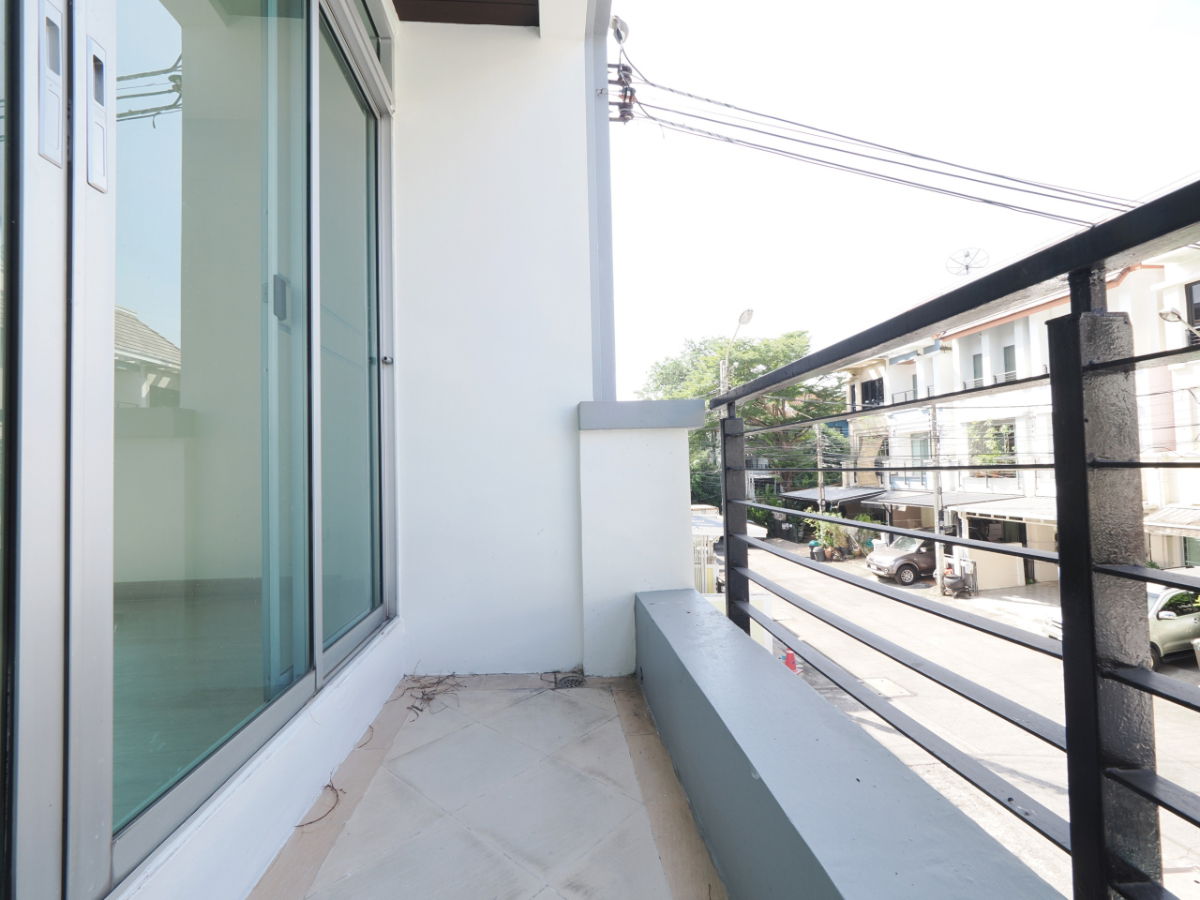 รูป 🔥 ขายทาวน์โฮม 3 ชั้น รีโนเวทใหม่ แปลงมุม พร้อมอยู่ ม.บ้านกลางเมือง พระราม 9 – รามคำแหง / กรุงเทพกรีฑา - รูปที่ 41/62