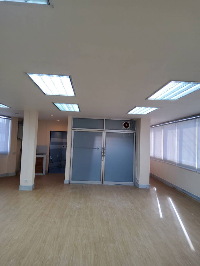 รูป ให้เช่าสำนักงาน ชั้น 2 หรือ ชั้น 5 จอดรถได้ เข้าทำธุรกิจได้เลย ตบแต่งสวย สาธุประดิษฐ์ ยานนาวา ติดกับทางขึ้นทางด่วน ทำเลดีมาก - รูปที่ 13/14