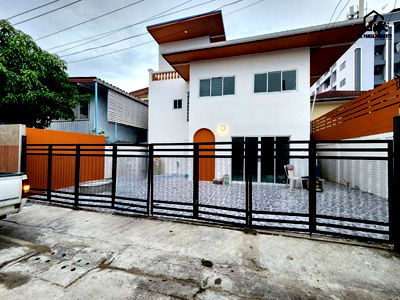 บ้านเดี่ยว MRT บางกะปิ : บ้านรีโนเวทใหม่ 3 ชั้น ทำเลดีมาก ซ.ลาดพร้าว 130