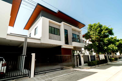 Houses for sale Bangkok : The One Life Bangna 4 bedrooms, for sale