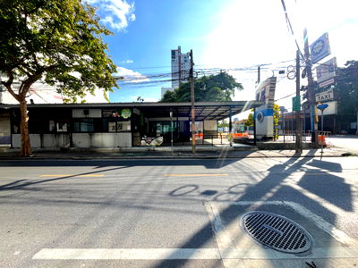 เช่าพื้นที่ขายของ ม.หอการค้าไทย : 🏢 ให้เช่าพื้นที่แปลงหัวมุม ย่านวิภาวดี – จตุจักร เหมาะทำร้านอาหาร คาเฟ่ โชว์รูม คลินิก ออฟฟิศ