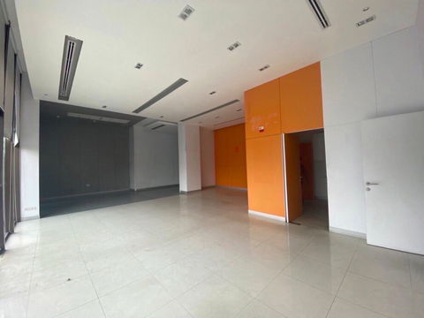 WS6612 🏢 Prime rental space next to MRT Hua Lamphong. Ideal for showroom, coffee shop/cafe. Rent only 850 THB/sq.m.