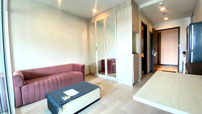 Condos for rent : Sky walk Condo Studio 40 sqm  rent 18,000THB per month, Sukhumvit Soi 71, Phra Khanong BTS station