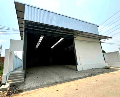 เช่าโรงงาน นิคมอุตสาหกรรม​บางกะดี : ให้เช่าโกดัง พื้นที่ 300 ตารางเมตร ย่าน ศรีสมาน ดอนเมือง / ถนนเลียบคลองประปา ถนนติวานนท์ ใกล้ โรบินสันศรีสมาน / รถบรรทุก 6 ล้อ ,10 ล้อ เข้าออกสะดวก