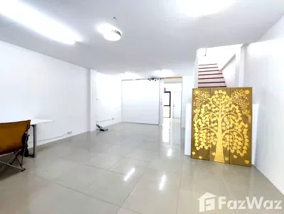 ทาวน์โฮม กรุงเทพมหานคร : ขายทาวน์โฮม 3 ชั้น ทำเลดี ใกล้สนามบินสุวรรณภูมิเหมาะทำออฟฟิศ 5599715