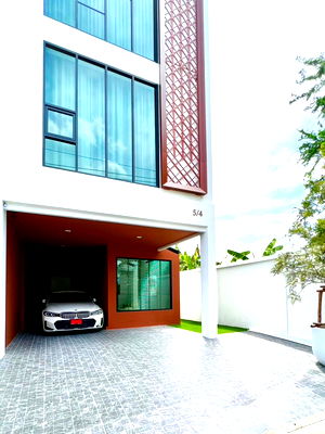 เช่าโฮมออฟฟิศ ถนนสังคมสงเคราะห์ : 🏢 ให้เช่า โฮมออฟฟิศใหม่ 4 ชั้น (Fully Furnished) ทำเลเลียบทางด่วนเอกมัย–รามอินทรา ใกล้เซ็นทรัลอีสต์วิลล์ / The Crystal