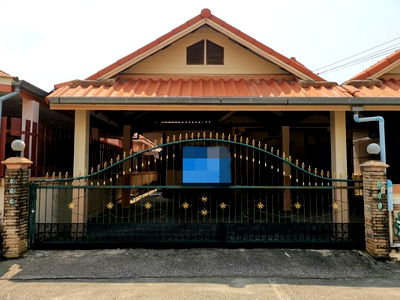 Houses for sale The Emquartier : FOR SALE  HOUSE PROPERTY  2530000 BAHT.