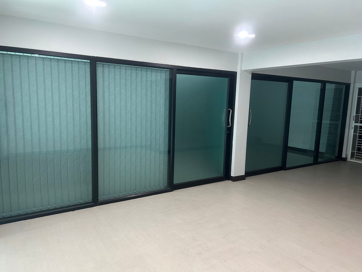 รูป 🏢 ให้เช่าโฮมออฟฟิศ 2 คูหา 4 ชั้น – ถนนกาญจนาภิเษก ✨ ทำเลหน้าถนนใหญ่ ตรงข้ามศูนย์ NISSAN & The Express Mall เห็นชัดเจน เดินทางสะดวกมาก - รูปที่ 4/6