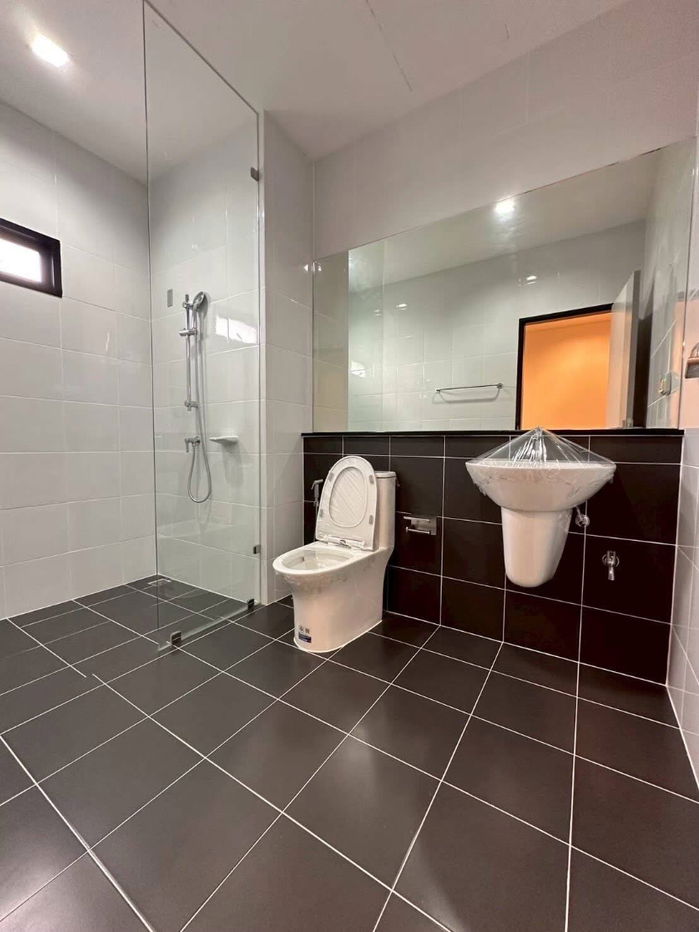 รูป WS6633 🏡 ทาวน์โฮมใหม่ ให้เช่า | อยู่ + ทำธุรกิจในที่เดียว ใกล้ทางด่วนเอกมัย–รามอินทรา เพียง 45,000 บาท/เดือน  - รูปที่ 7/11