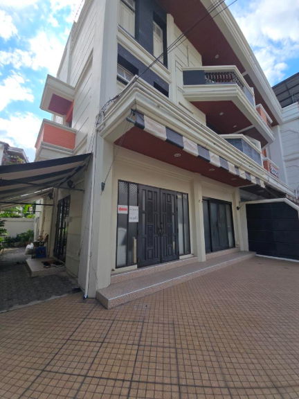 รูป บ้านเเฝด 4 ชั้นเล่นระดับเหมาะสำหรับโฮมออฟฟิส มี 5 ห้องนอน 350 ตรม.10 นาทีเดินถึงสถานีรถไฟฟ้าอารีย์ - รูปที่ 115/115