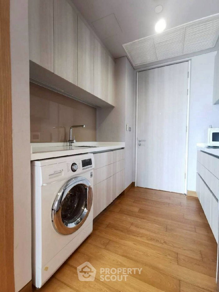 picture 2-BR Condo For Sale, 54 Sqm, High-Floor, The Lumpini 24, BTS Phrom Phong (ID 2617352) - 12/16