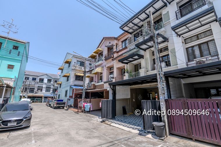3-bed townhouse for sale, 21.9 sq wah, Baan Klang Muang Ratchada-Mengjai 1