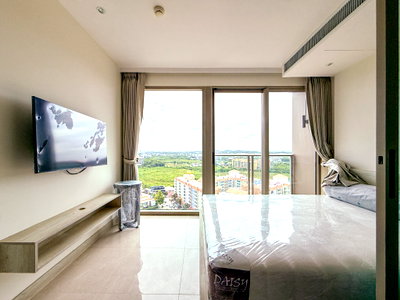 Condos for sale : The Riviera Monaco Studio unit for sale Na Jomtien Pattaya