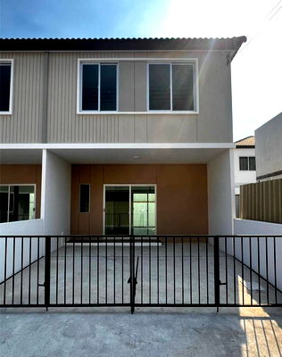 Townhouses for rent Hua Chieo Chaloem Phrakiat University : SVS317 For Rent: 2-Story Townhome, Baan Pruksa Bangna-Srivaree corner unit