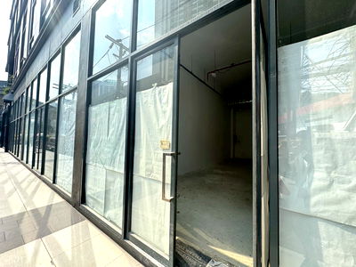 เช่าพื้นที่ขายของ ถนนสุขุมวิท : ร้านค้าติด BTS ริมถนนสุขุมวิท เหมาะทำธุรกิจทุกประเภท ** NO CO-AGENT **