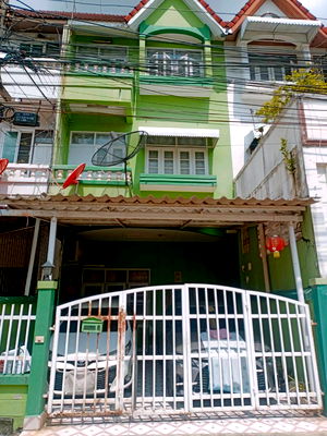 Townhouses for sale Bang Kapi : 💚 Urgent Sale! 2-story Townhouse, Green House, Ladprao 101, Great Price!