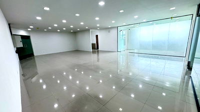 เช่าสำนักงาน ถนนนราธิวาสราชนครินทร์ : ให้เช่าพื้นที่สำนักงาน ย่านพระราม3 เดินถึงโลตัส ฝั่งตรงข้ามเซ็นทรัล ใกล้จุดขึ้นลงทางด่วนสาธุฯ