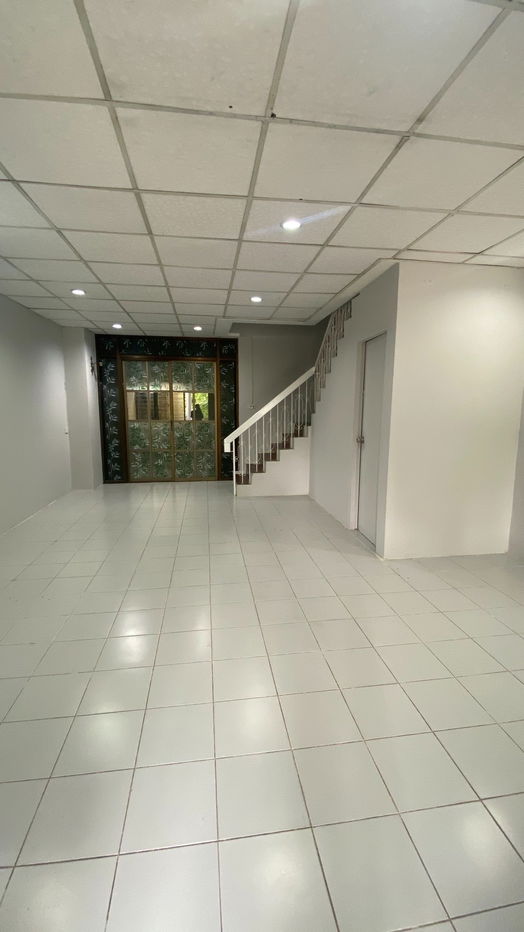 รูป 📍 ให้เช่า! บ้าน 3 ชั้น 4 ห้องนอน 5 ห้องน้ำ @ หมู่บ้านสวนหลวงนิเวศน์ – เฉลิมพระเกียรติ ร.9 ซ.34 - รูปที่ 3/9