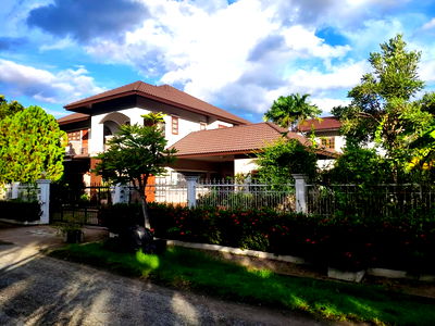 เช่าบ้านเดี่ยว รร.มงฟอร์ตวิทยาลัย แผนกประถม : ให้เช่าบ้านใกล้โรงเรียน NIS & รวมโชค บ้านเดี่ยวหลังใหญ่ พื้นที่เยอะ จอดรถสะดวก ตกแต่งใหม่ทั้งหลัง 