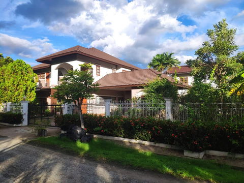 ให้เช่าบ้านใกล้โรงเรียน NIS & รวมโชค บ้านเดี่ยวหลังใหญ่ พื้นที่เยอะ จอดรถสะดวก ตกแต่งใหม่ทั้งหลัง 