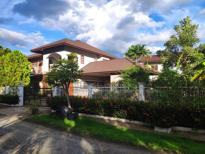 ให้เช่าบ้านใกล้โรงเรียน NIS & รวมโชค บ้านเดี่ยวหลังใหญ่ พื้นที่เยอะ จอดรถสะดวก ตกแต่งใหม่ทั้งหลัง 