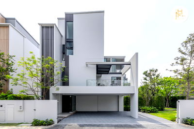 บ้านเดี่ยว กรุงเทพกรีฑา : ขายบ้านเดี่ยว  วีเว่ กรุงเทพกรีฑา  บิลอิน หลังริม   ใกล้โรงเรียนนานาชาติเวลลิงตัน