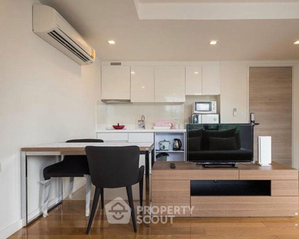 picture 1-BR Condo at Condolette Light Convent near BTS Sala Daeng (ID 2616209) - 2/4