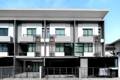 ทาวน์โฮม เกษตร-นวมินทร์ : ด่วน! ขายทาวน์โฮม เพล็กซ์ เรสซิเดนซ์ นวมินทร์ 111 📍 ทาวน์โฮม ติด รร.เลิศหล้า เข้าออกง่าย วิวสระว่ายน้ำ หน้าบ้านไม่ชนใคร