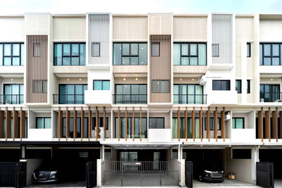 ทาวน์โฮม วิทยาลัยอาชีวศึกษาธนบุรี : ขายด่วน!The Blisz สาทร - จรัญ 35 📍 ทาวน์โฮม สุดหรู ทำเลสาทร สวยใหม่มือหนึ่ง ในราคาสุดคุ้ม ตำแหน่งสวย หน้าบ้านไม่ชนใคร