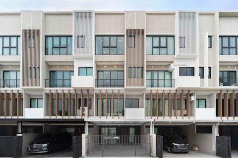 Urgent sale! The Blisz Sathorn - Charan 35 📍 Luxurious townhome, Sathorn location, beautiful, new, first hand. At a great price