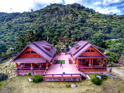 บ้านเดี่ยว นครราชสีมา (โคราช) : ขายบ้านพักตากอากาศเขาใหญ่ 3 ไร่ 2 งาน บ้านพร้อมที่ดินติดเขา ใกล้เส้นธนะรัชต์ หนองน้ำแดง ปากช่อง บ้านสวยมาก วิวเขาล้อมรอบ ใกล้แม็คโคร โลตัส โรงพยาบาล