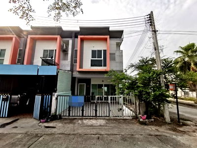 Townhouses for sale Chonburi : FOR SALE  TOWNHOUSE PROPERTY  1665000 BAHT.